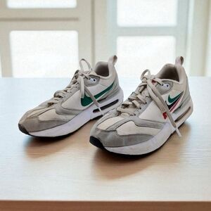 Nike Air Max Dawn Sz 6.5Y Gray and Green Sneakers